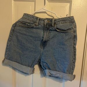 &Denim mom Jean shorts medium wash size 4 high waisted